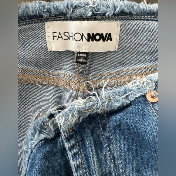 Fashion Nova High Waist Jeans Medium Wash - Picture 2 of 4